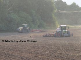 Xerion 3300 und neue Challenger auf einem Land