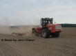 Kirovets K744 mit 8m Horsch Grubber
